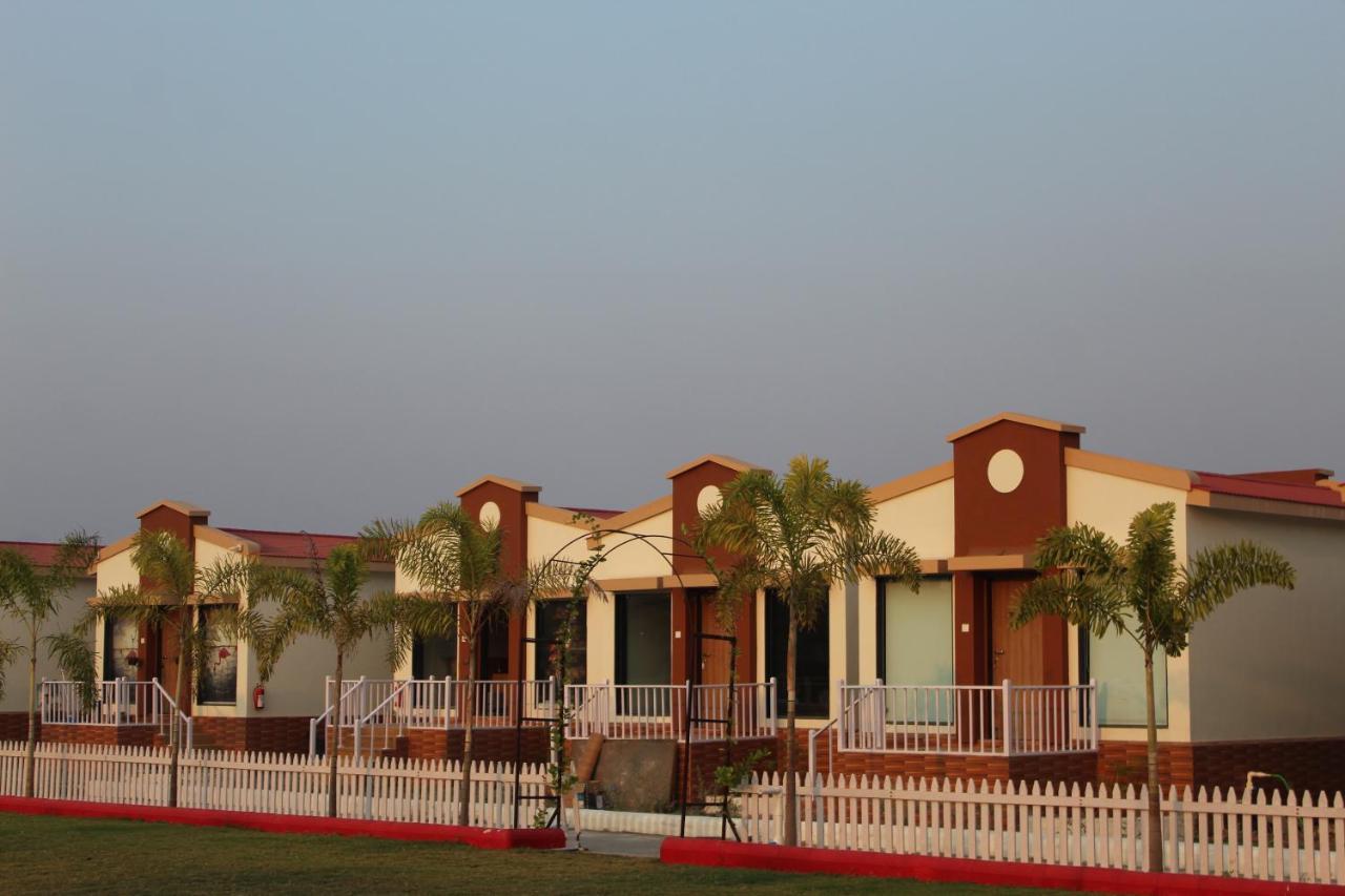 Flamingo Club And Resort Una 3 Km Away From Diu Check Post Exterior foto